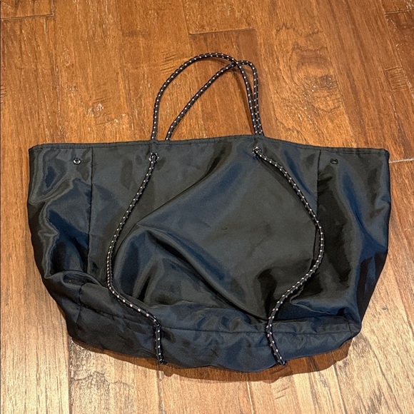 🎄 Christmas Sale 🎄 Spacious Victoria's Secret Black Tote with Pink Logo - Picture 7 of 8